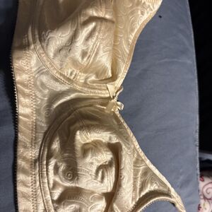 Amoena 2123 Mastectomy Dorothy Soft Cup wire free bra. 32b Nude